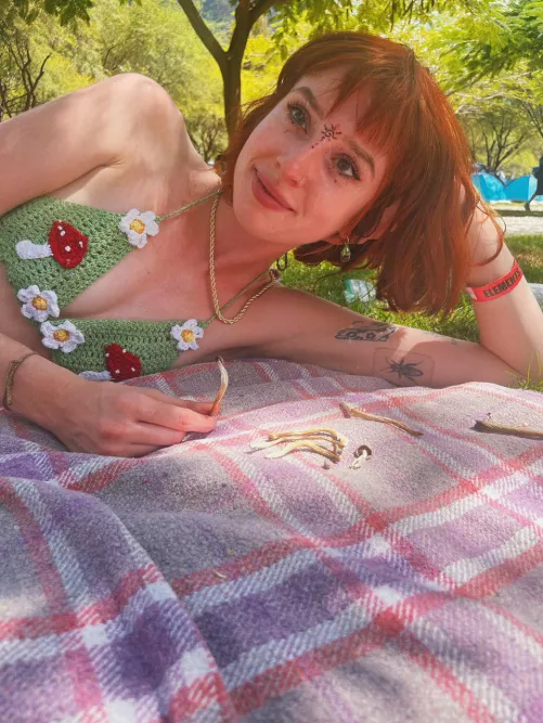 I made this little top!!! I hope you like it ❤️ by Nippy_Hippie