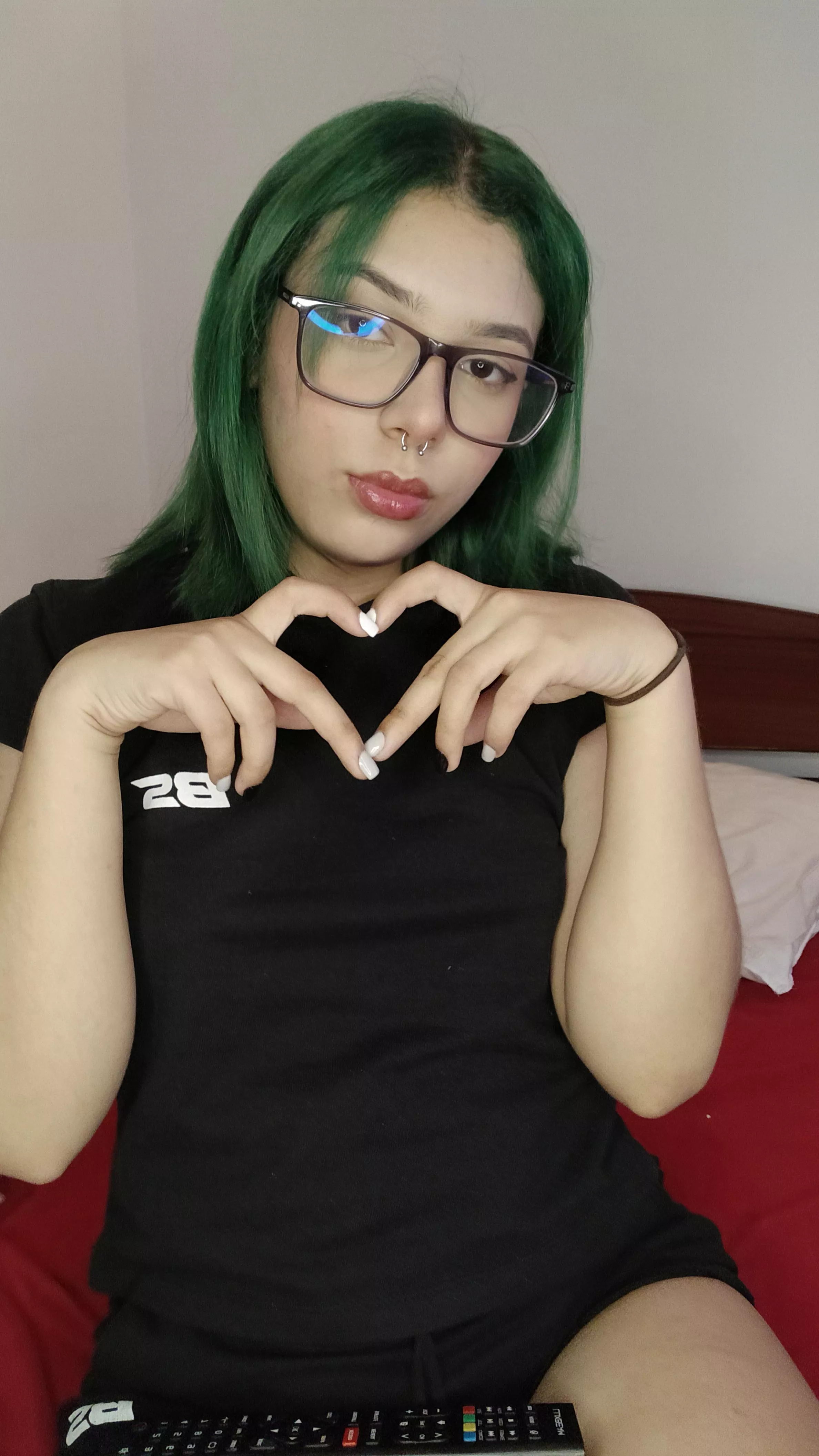 it feels good if I was between your legs posted by MaddisonMadness