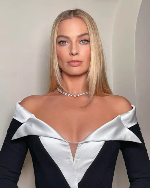 Margot Robbie  by High_Mind