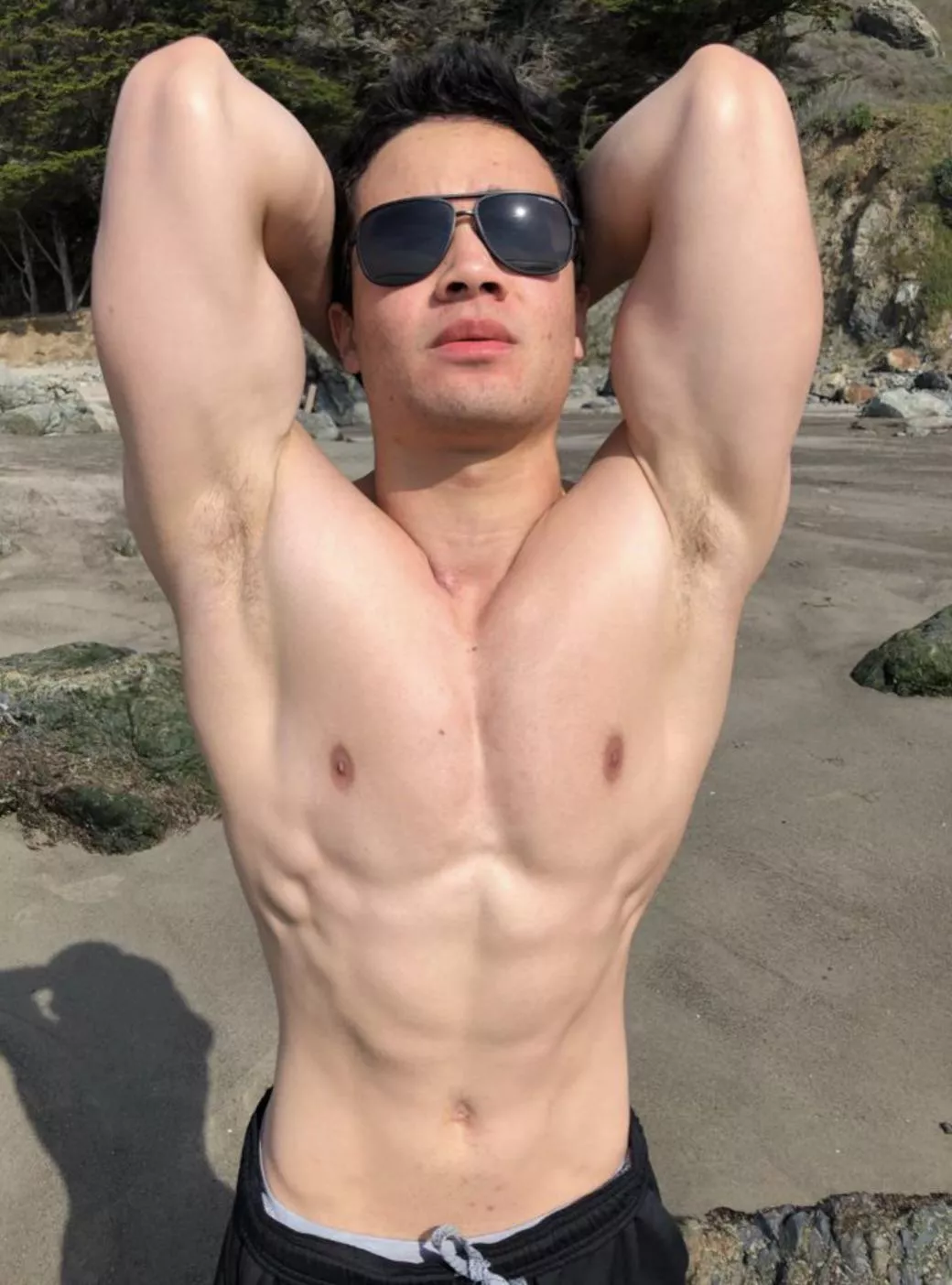 My new hobby is having faces suffocated in my armpits 🥰🤩 posted by TheeGuyDerek