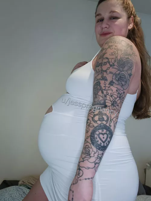 No make up and 9 months pregnant I'm feeling tired now but do I still look good?  by jesspregnancy