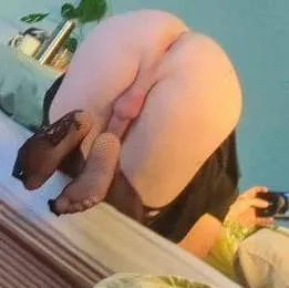 Say hey if I made u stop scrolling 😳 posted by piratebutts