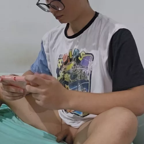 Suck me while I play  [18] by LukeCinnabun