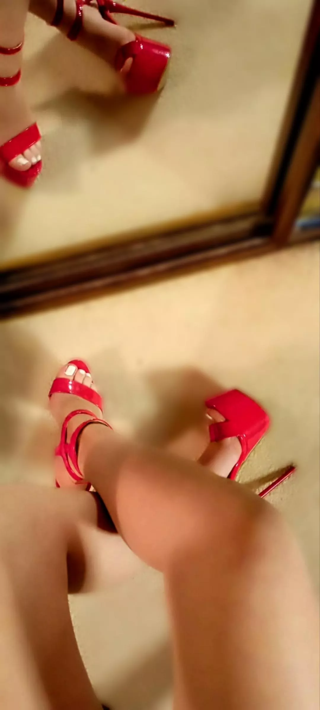There's just something about red heels...  posted by Belle_emerald
