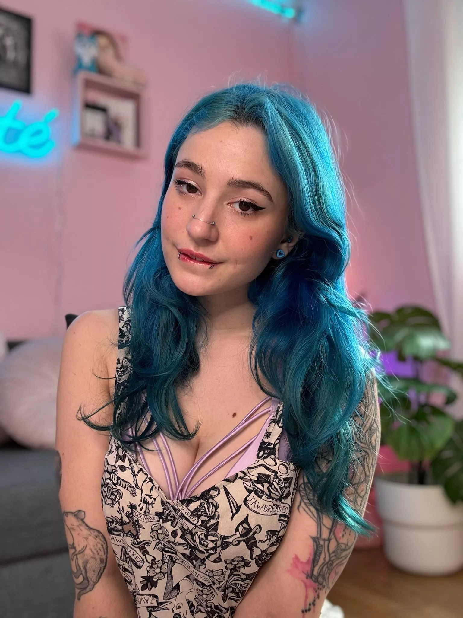 Thinking about your throbbing cock  posted by Khalamite