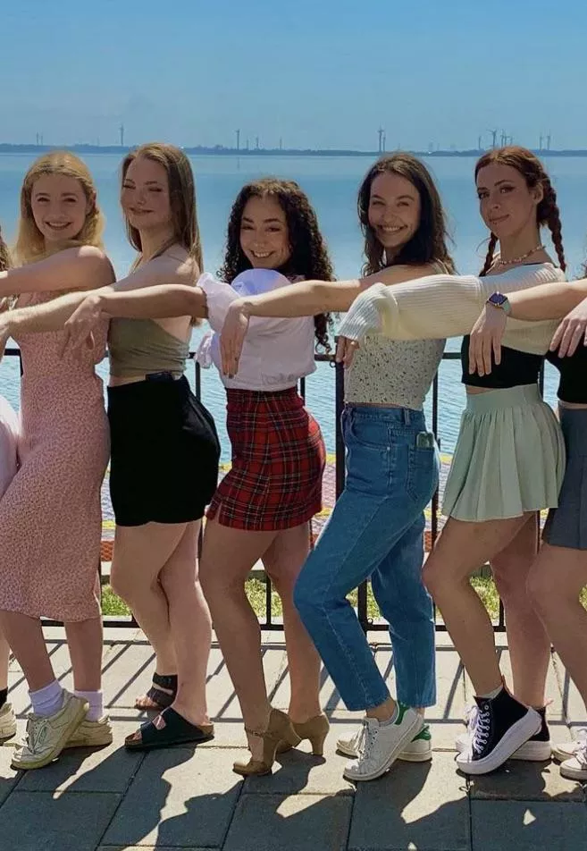 What order you taking these 5 college babes? posted by Barryl33