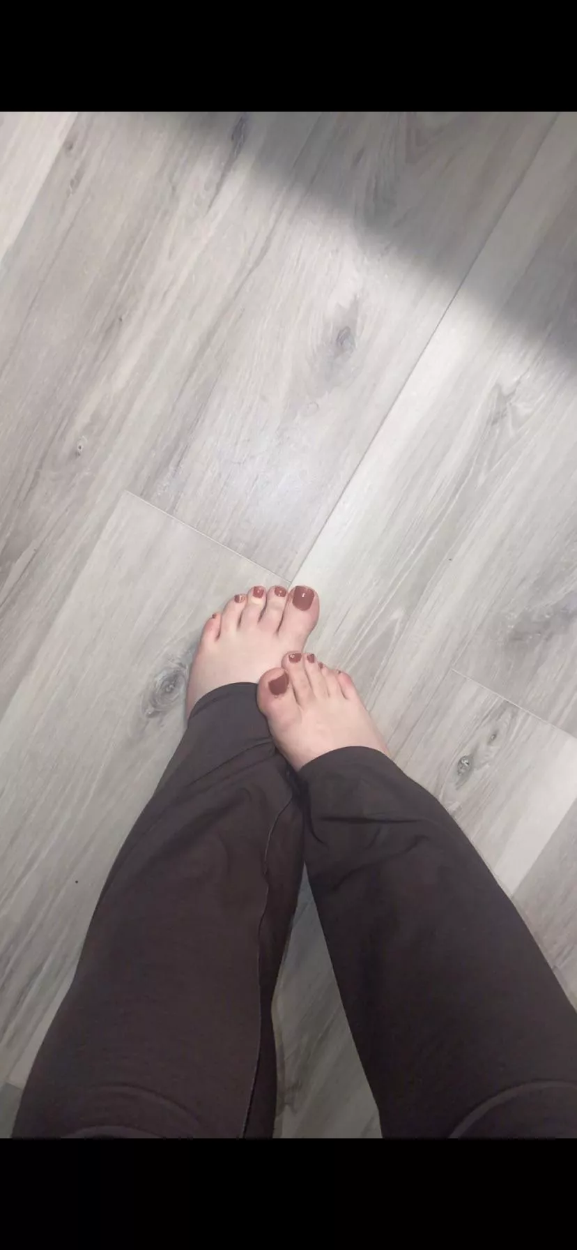 Worship my feet 🥵😈 posted by Main-Ad-2111