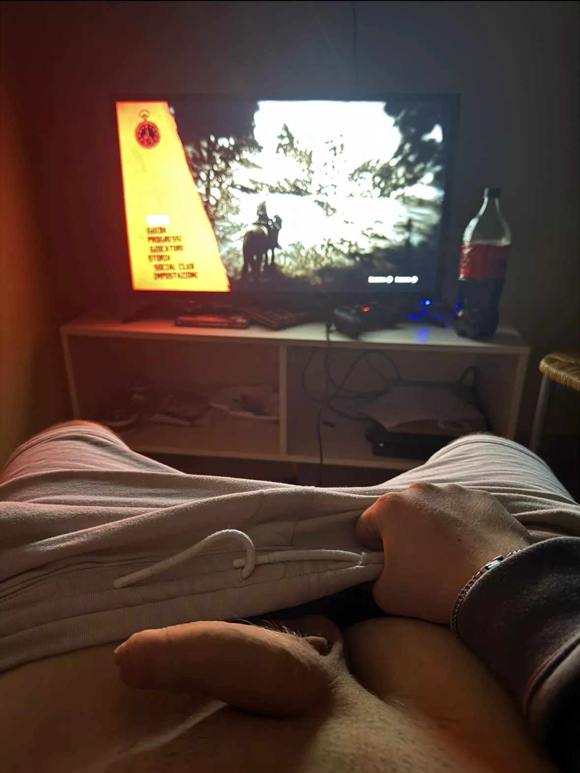 19 and soo horny posted by LowDaikon2810