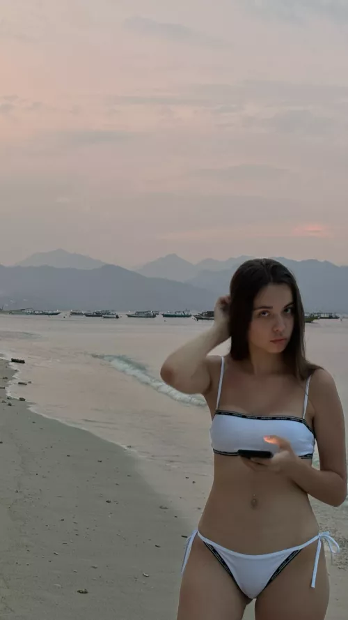 Beach parties are what I love by SendNudesp