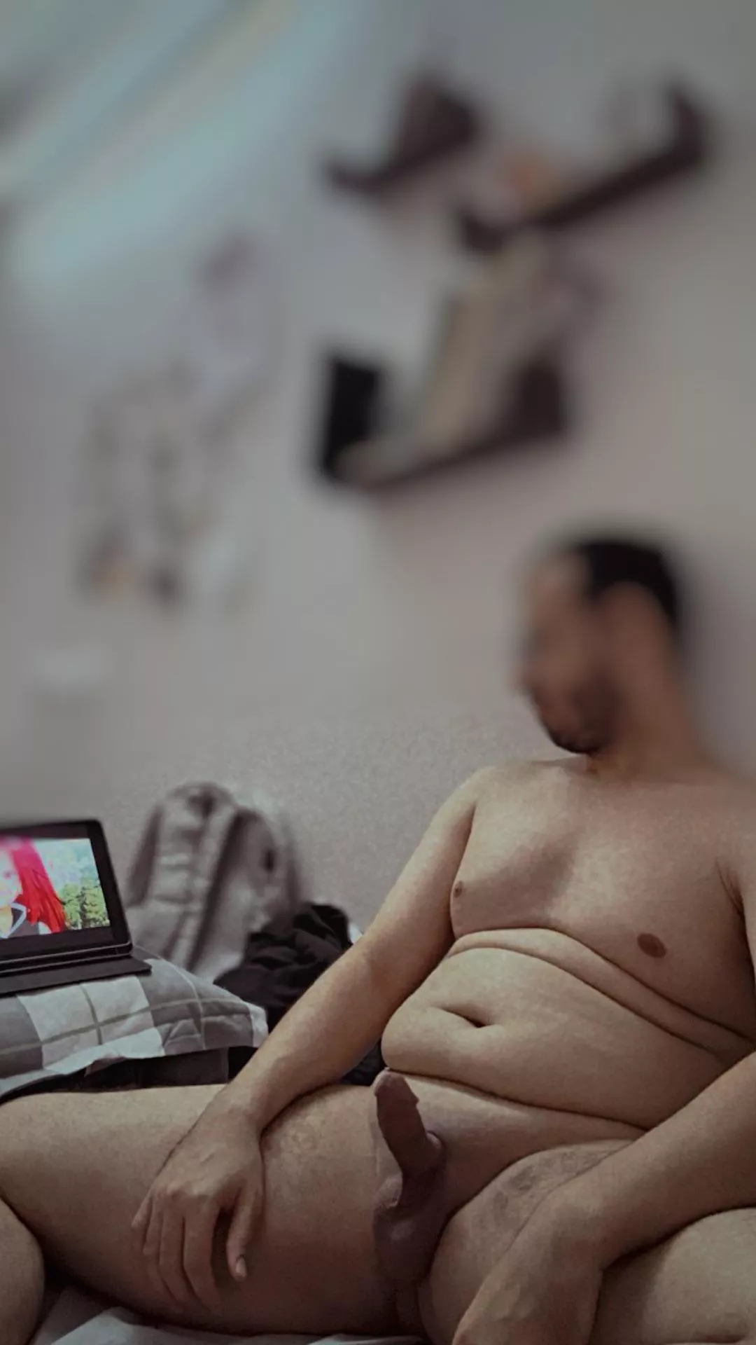 Chilling 😉 posted by AlwAin34