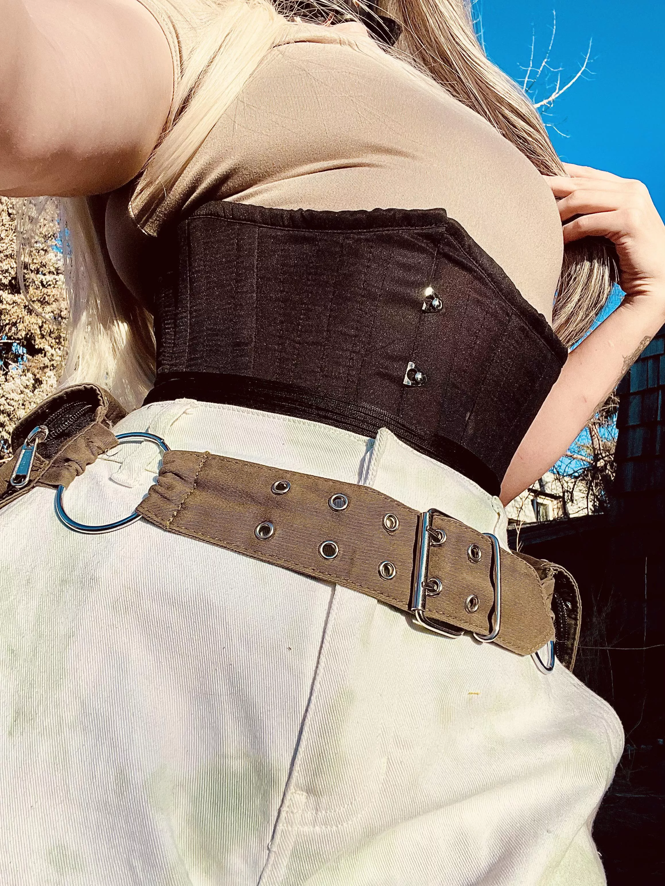 Corset training today and I feel so hot~ posted by HousepetSystem