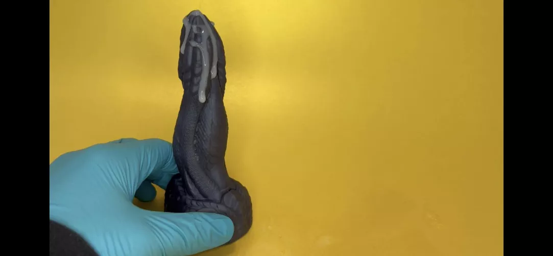 Cumming hard? (Bad Dragon Orochi) by lustfulroom18