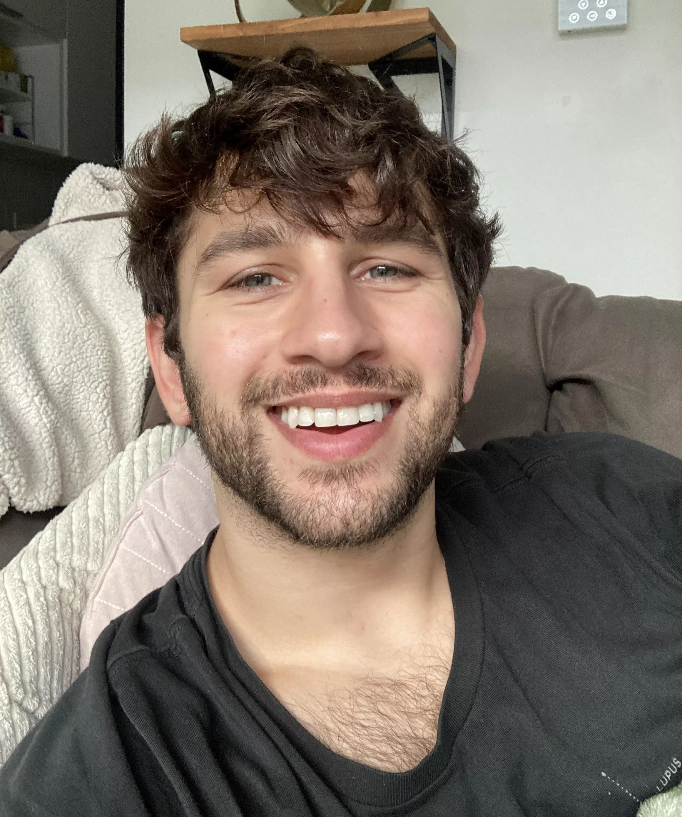 Finally got my wisdom teeth removed! Feels good to smile now posted by leolyons_94