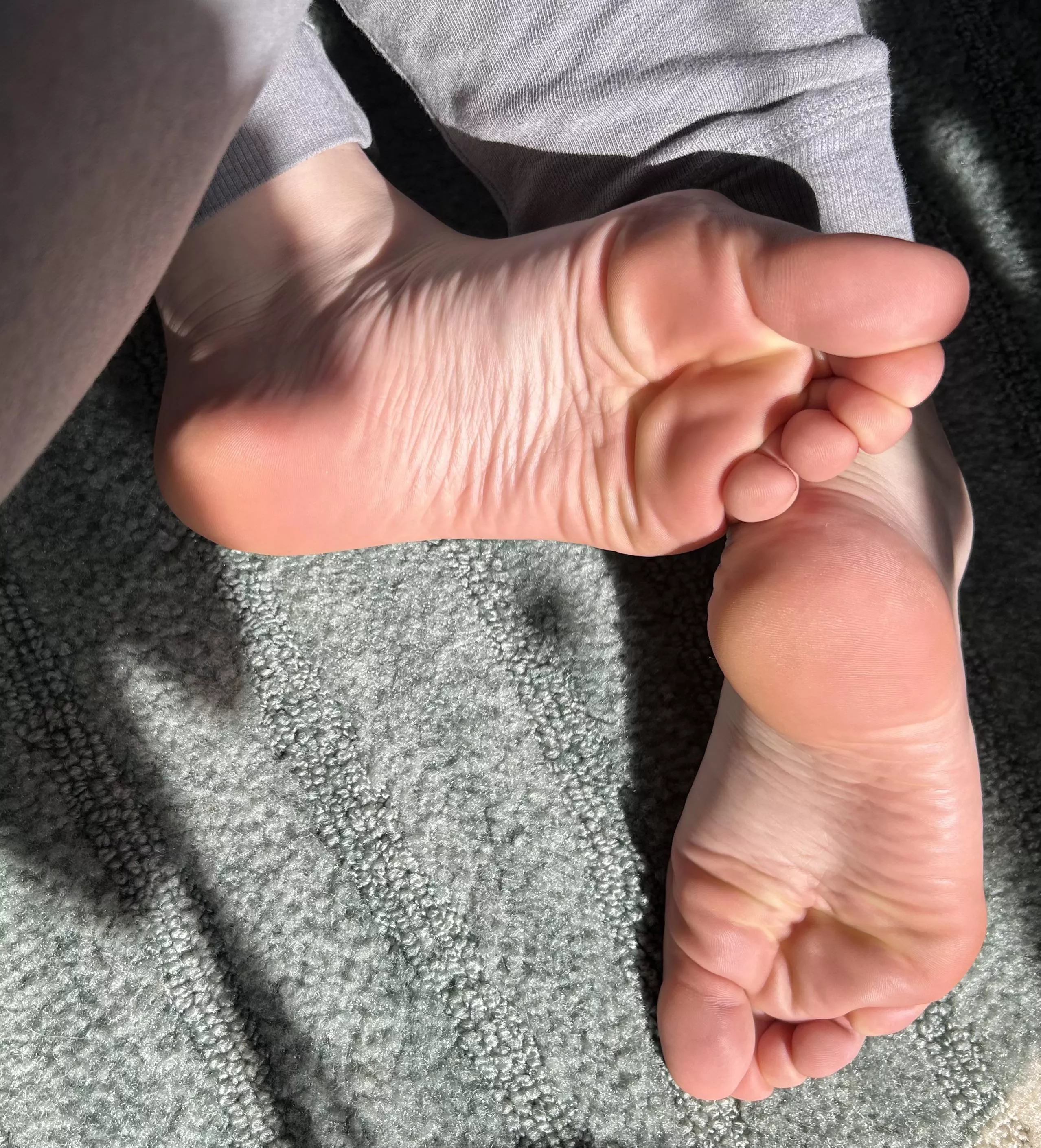 Happy Toesday  posted by selenasnow00