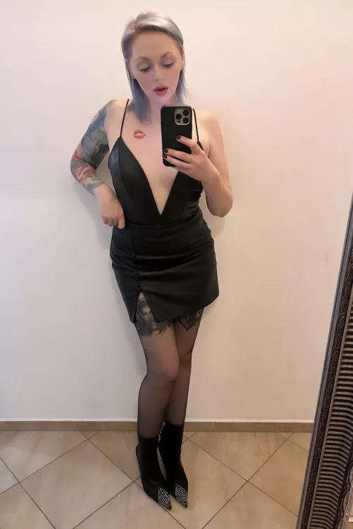 Head to toe leather for tonight’s dinner  by theinkedsiren1
