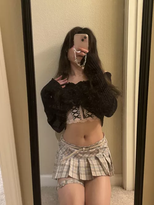 I think this outfit is cute by SailorDae