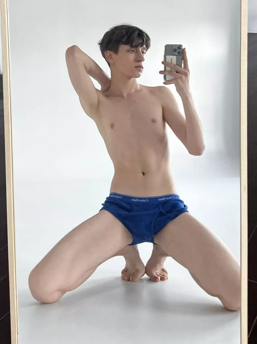 I'm perfect for the role of your new boyfriend posted by MarkKeler