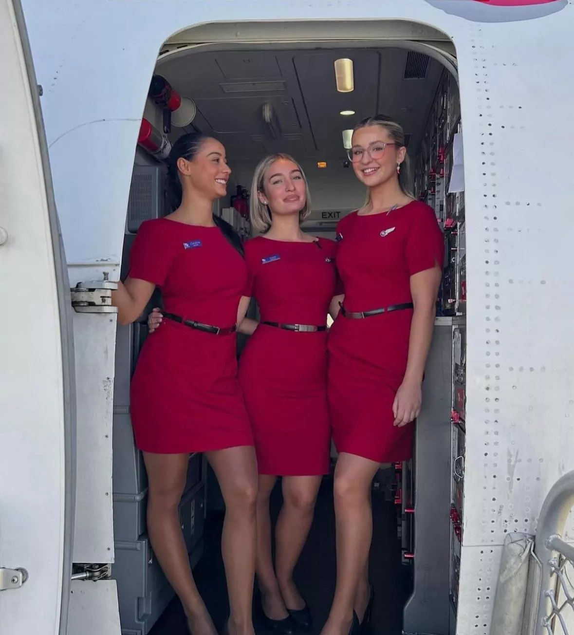 Ladies in red 🇦🇺 posted by IkarusAndTheSun