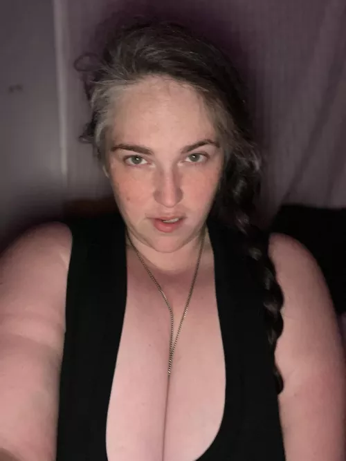 Late night listening to music and couldn’t resist sharing this photo 37F  by GoddessAnnaG