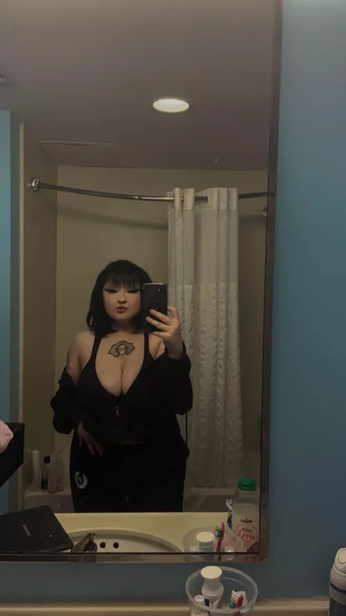 mirror selfie 🖤 by g0thmxlf