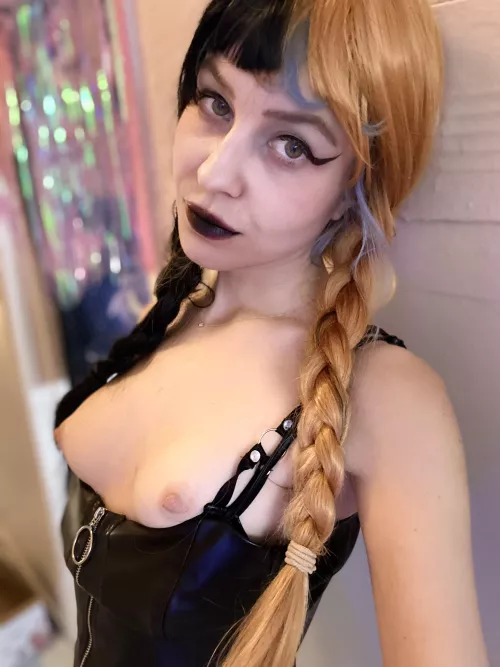 My application to be ur goth gf: I’ll leave black lipstick on ur cock every day that ends with Y 🖤💋  by TeslaPrincess69