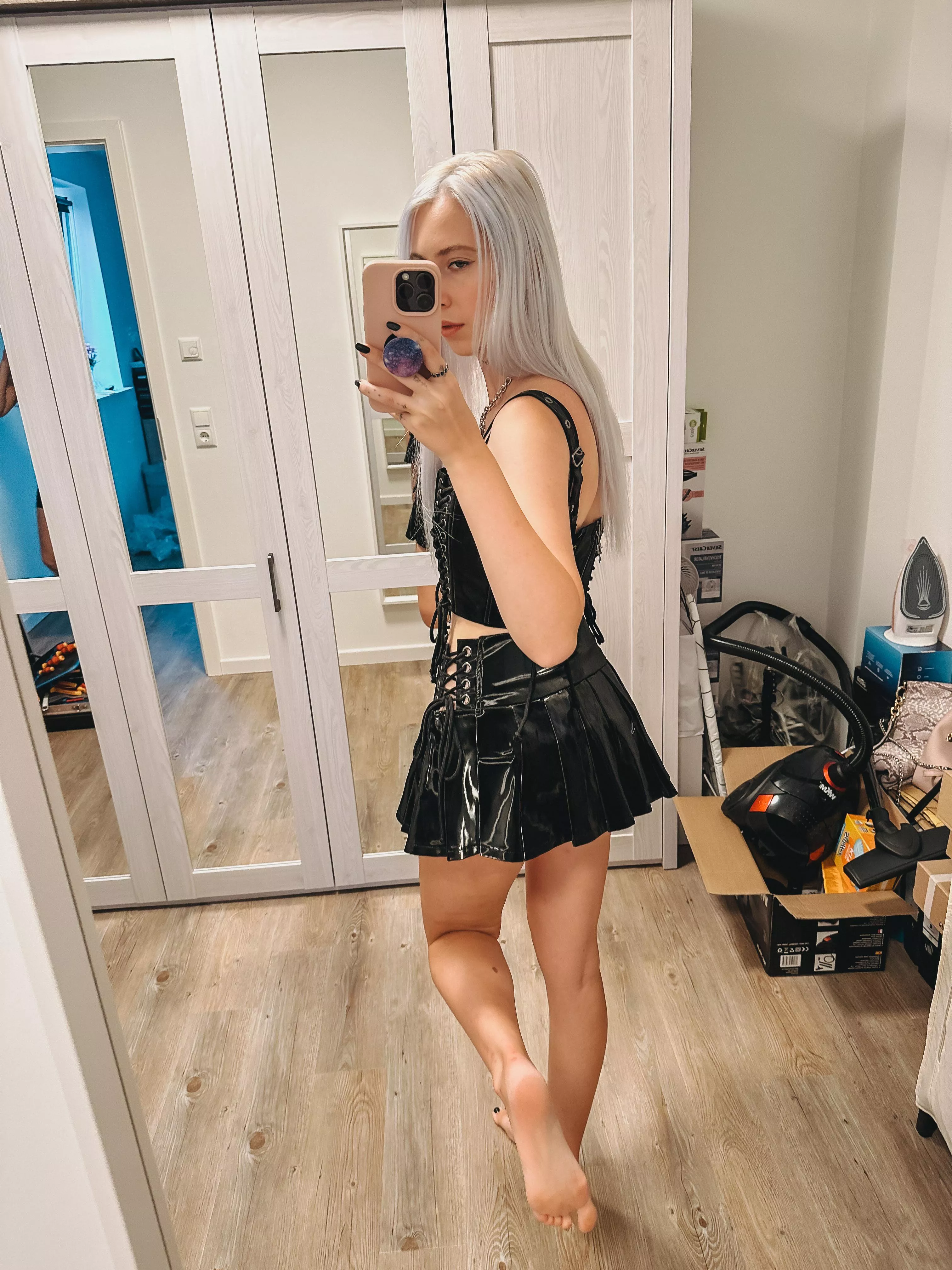 Say hi if you’re into 20yo shiny girls 🖤 posted by RileyBi69