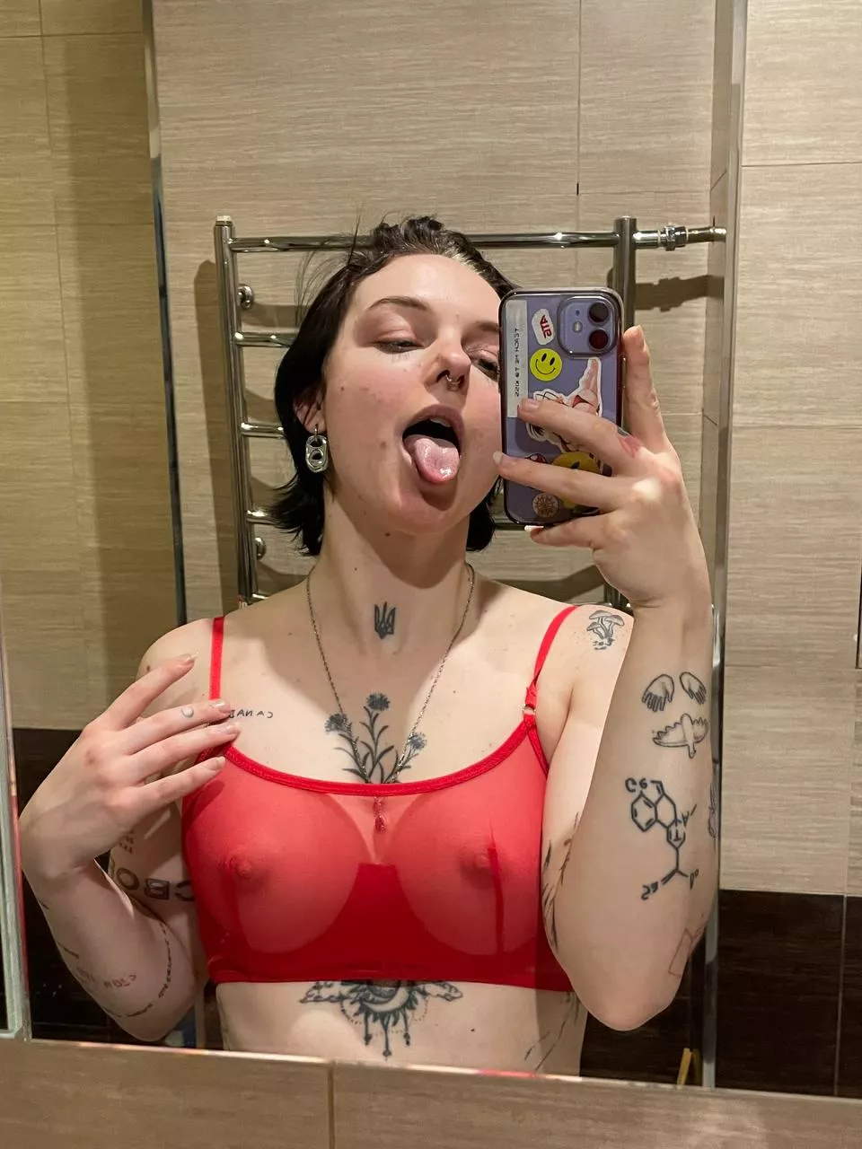 Say yes or no if I can send you more nudes... posted by Lapasusi