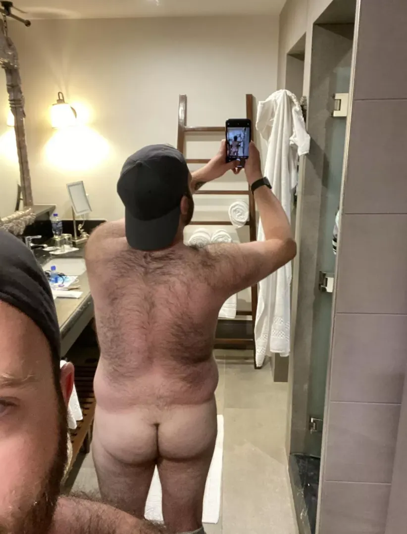 Since the last one was well received, here is another shot of my back posted by hornyhairypig