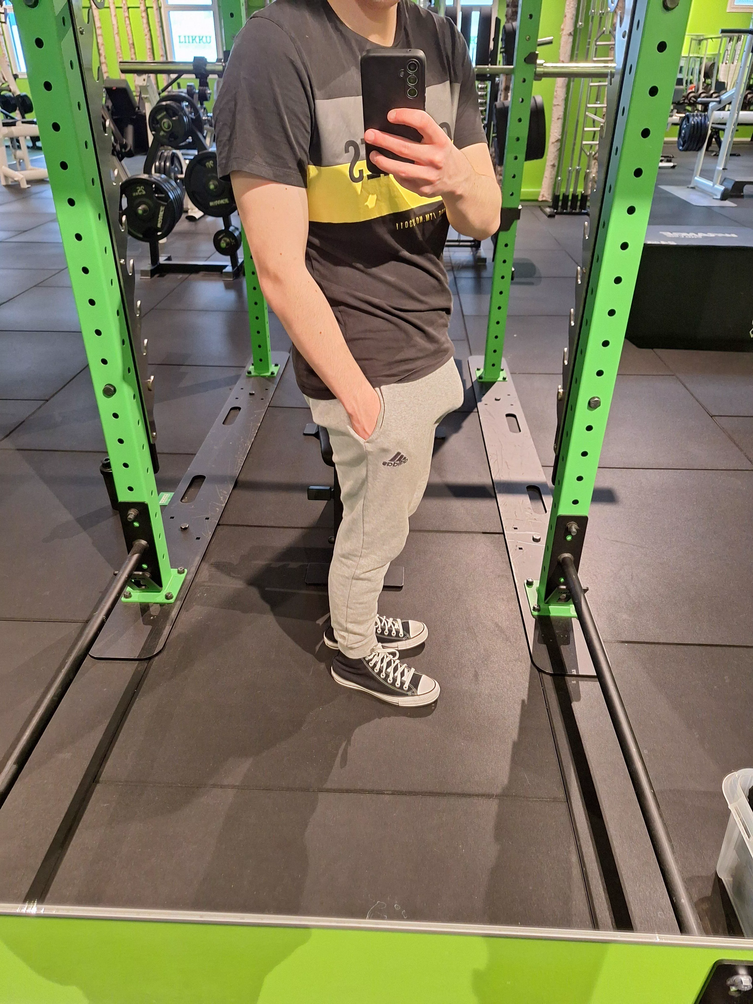 Thease 2 teens kept showing me their ass... Even more after i got hard posted by hornyeteen