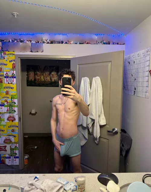 They say skinny dudes are packin by Final_Honeydew_8046