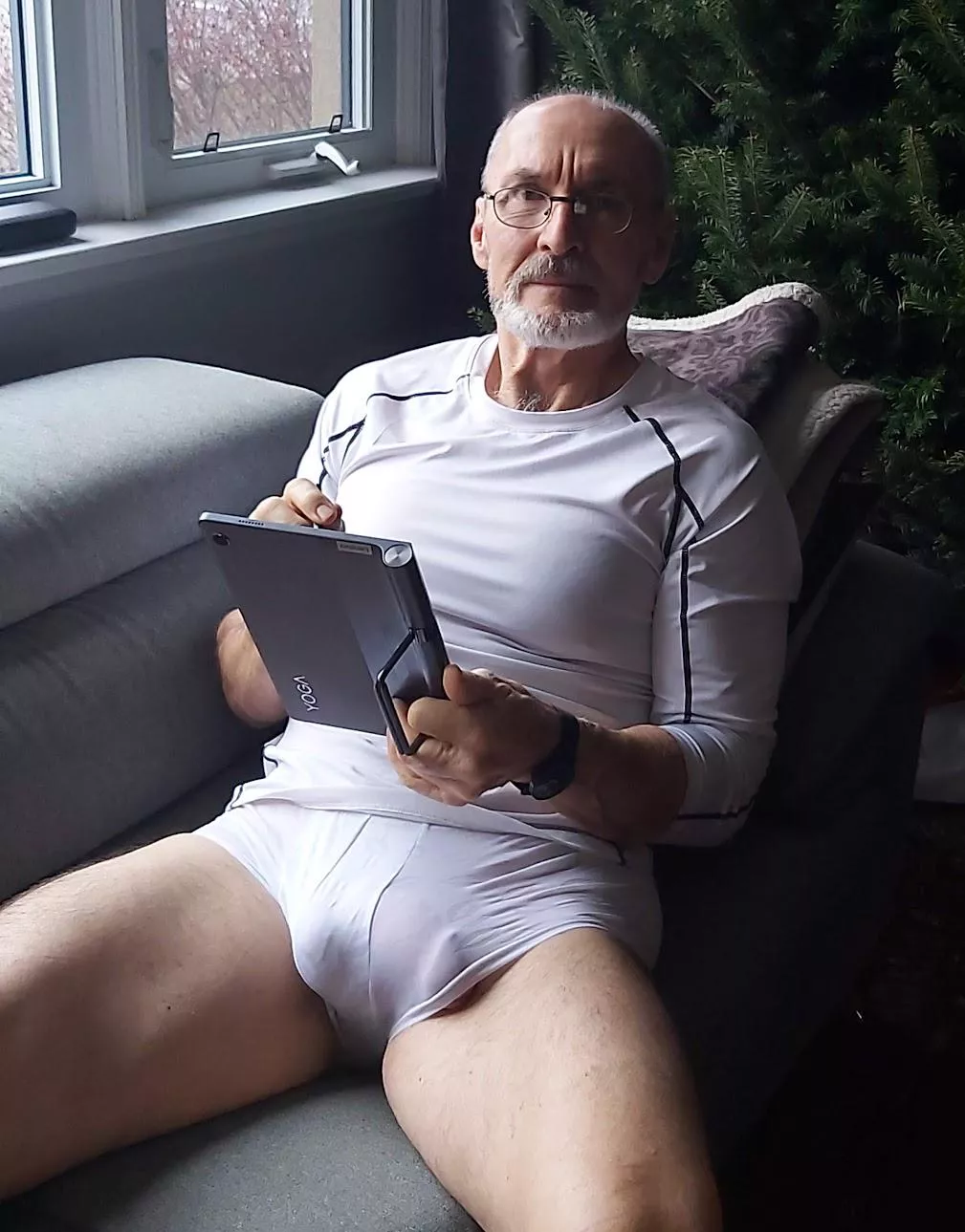 time for a bulge pic at 71 they are still fun to take!!! posted by Lkn4hamiltonLTR