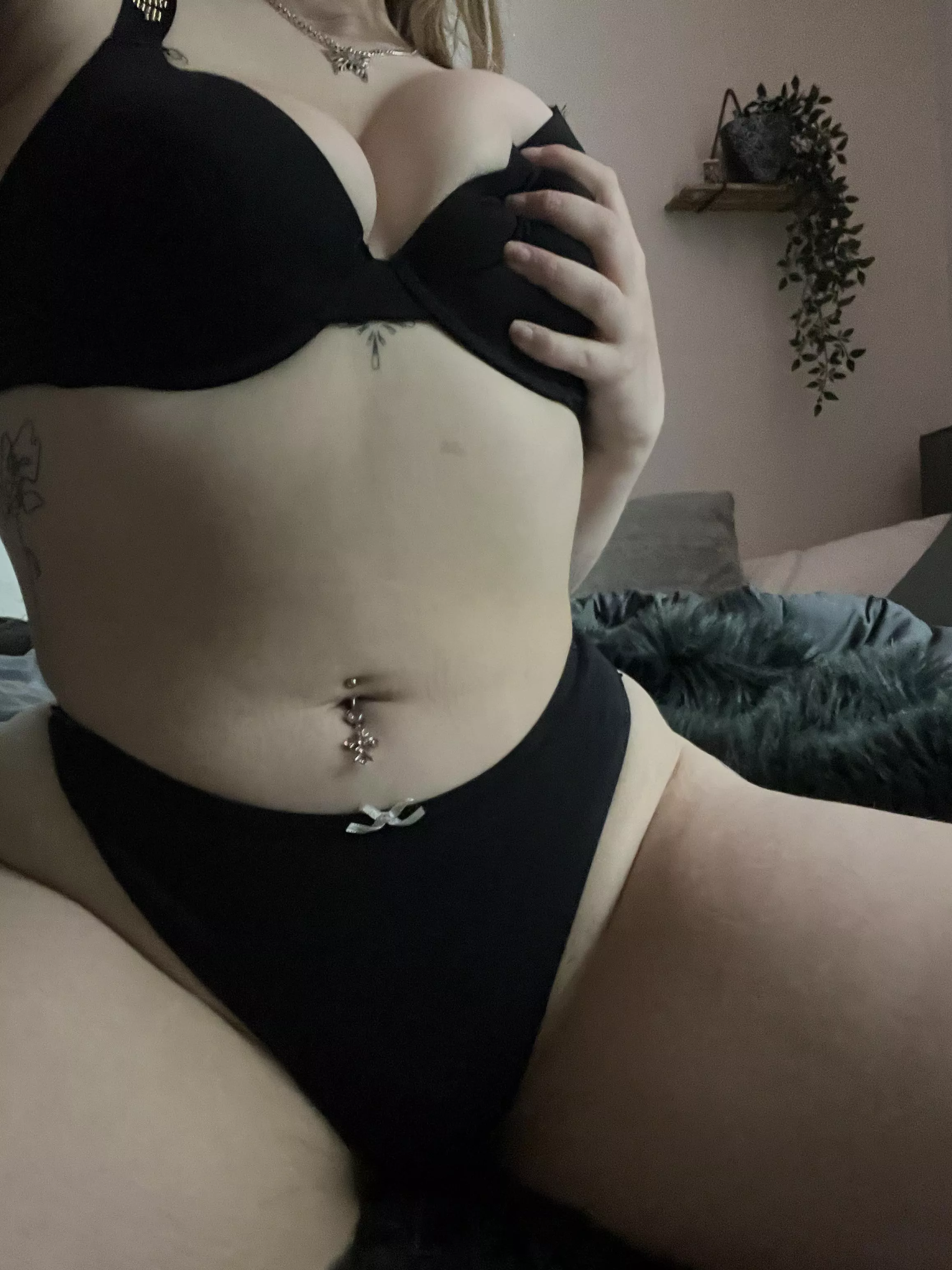 Unashamed of my thick hips and big tits 😘 posted by Willing_Speaker_8463