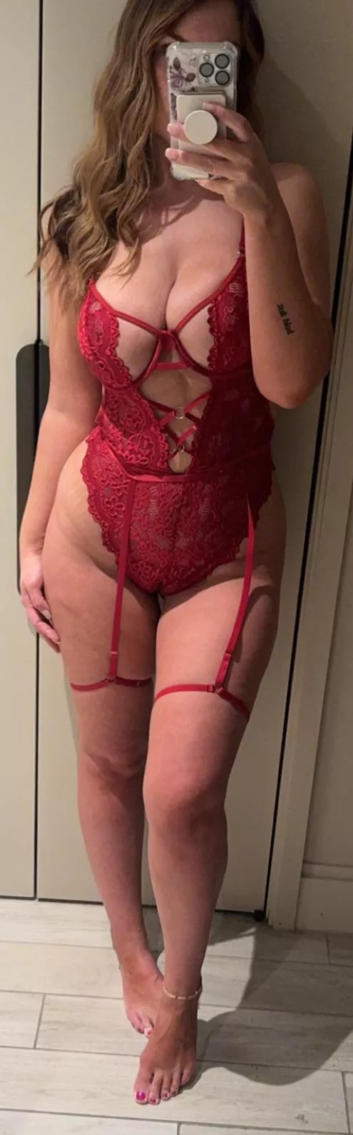 Wait til I turn around… posted by annie3344-3