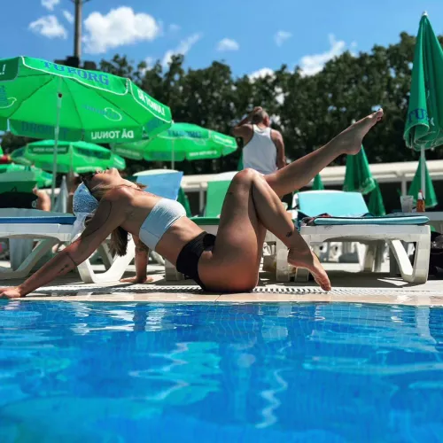 Want to wrap my shapely legs around you by tw_231