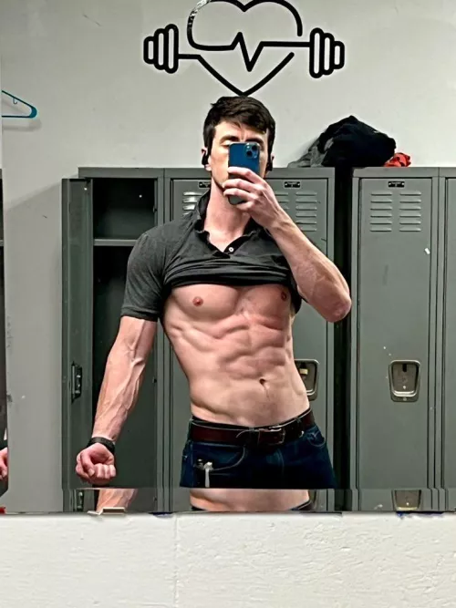 Workout done, time to snap an ab pic ☺️ by Shred_and_Bread