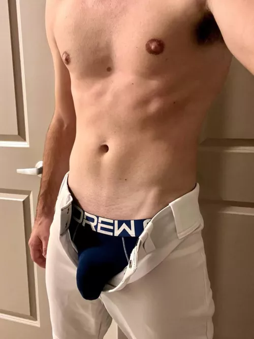 21 Any teammates want to fool around after practice with me? by Fit_Jock334