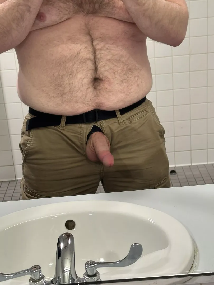 25M straight and curious. Love all these hot bears on here posted by Ok_Captain6646