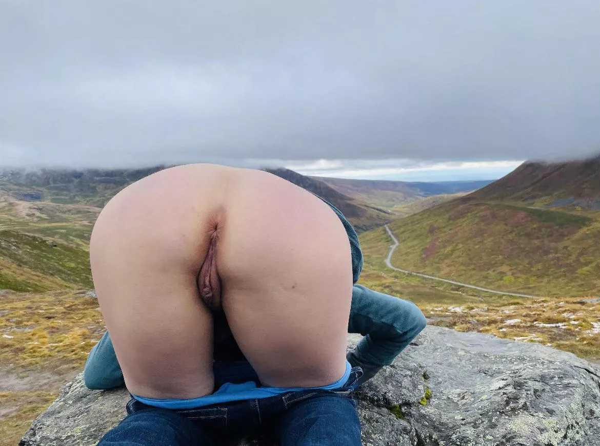 41F Alaska... Would you?? This rock is next to the parking lot  posted by a_good_fuck