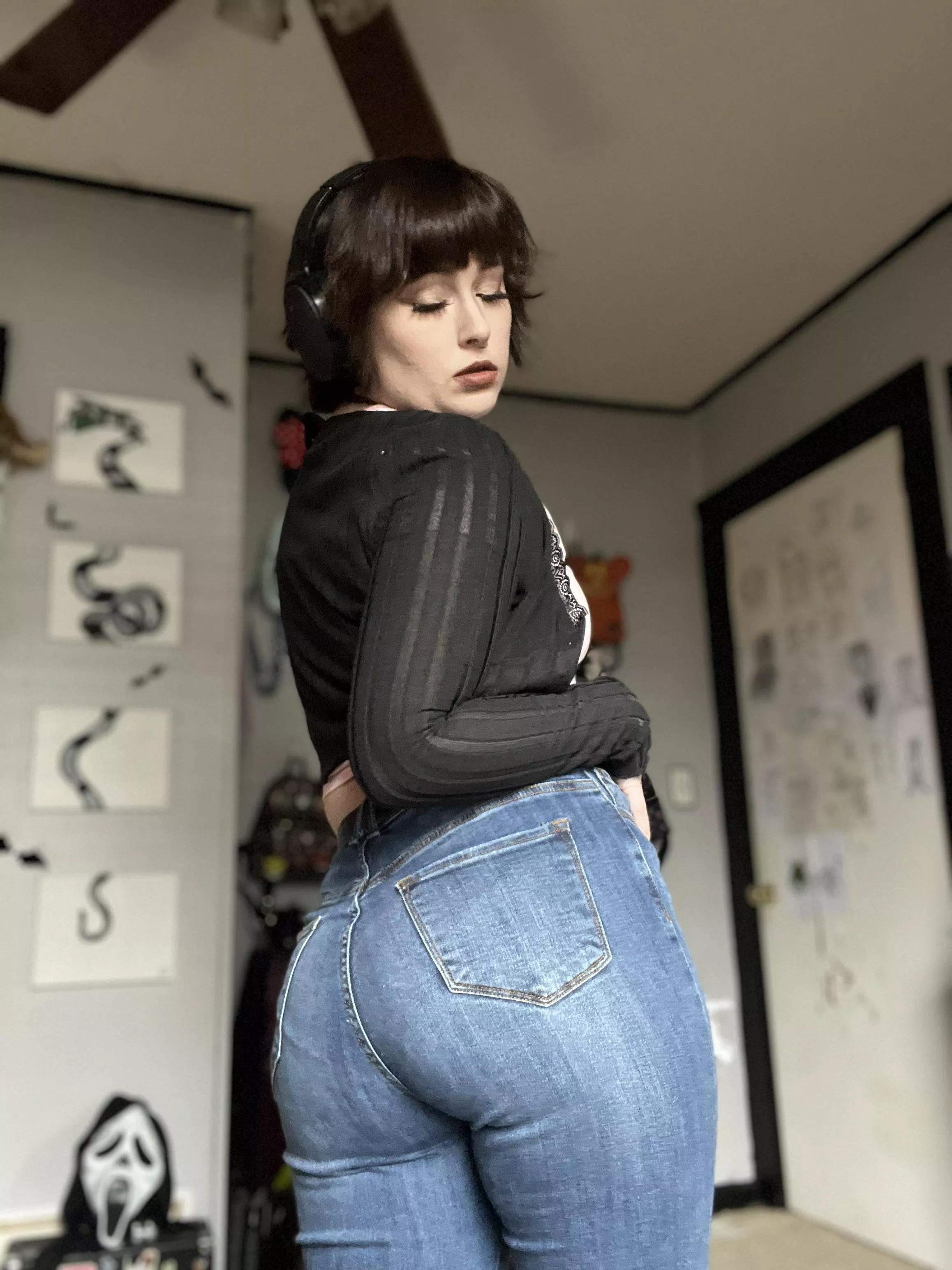 Did someone need a thick mommy in their life ? posted by kattland13