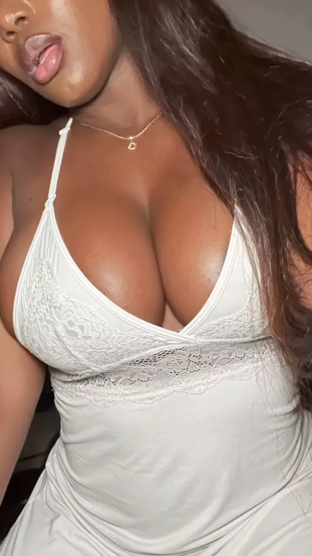 Do you like Colombian girls with big tits? by SaltyRate