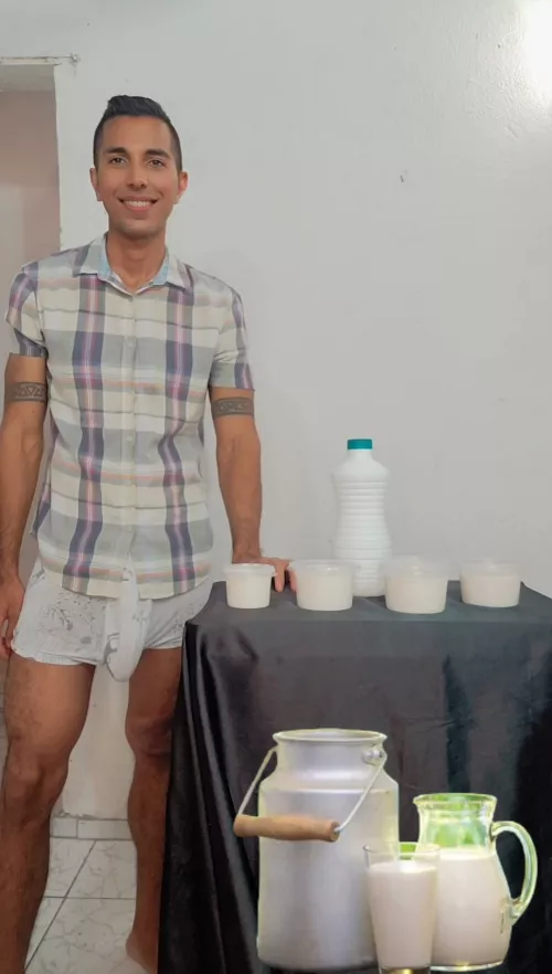 😉Does anyone here like milk?🍼🥛💦 by jsa_big