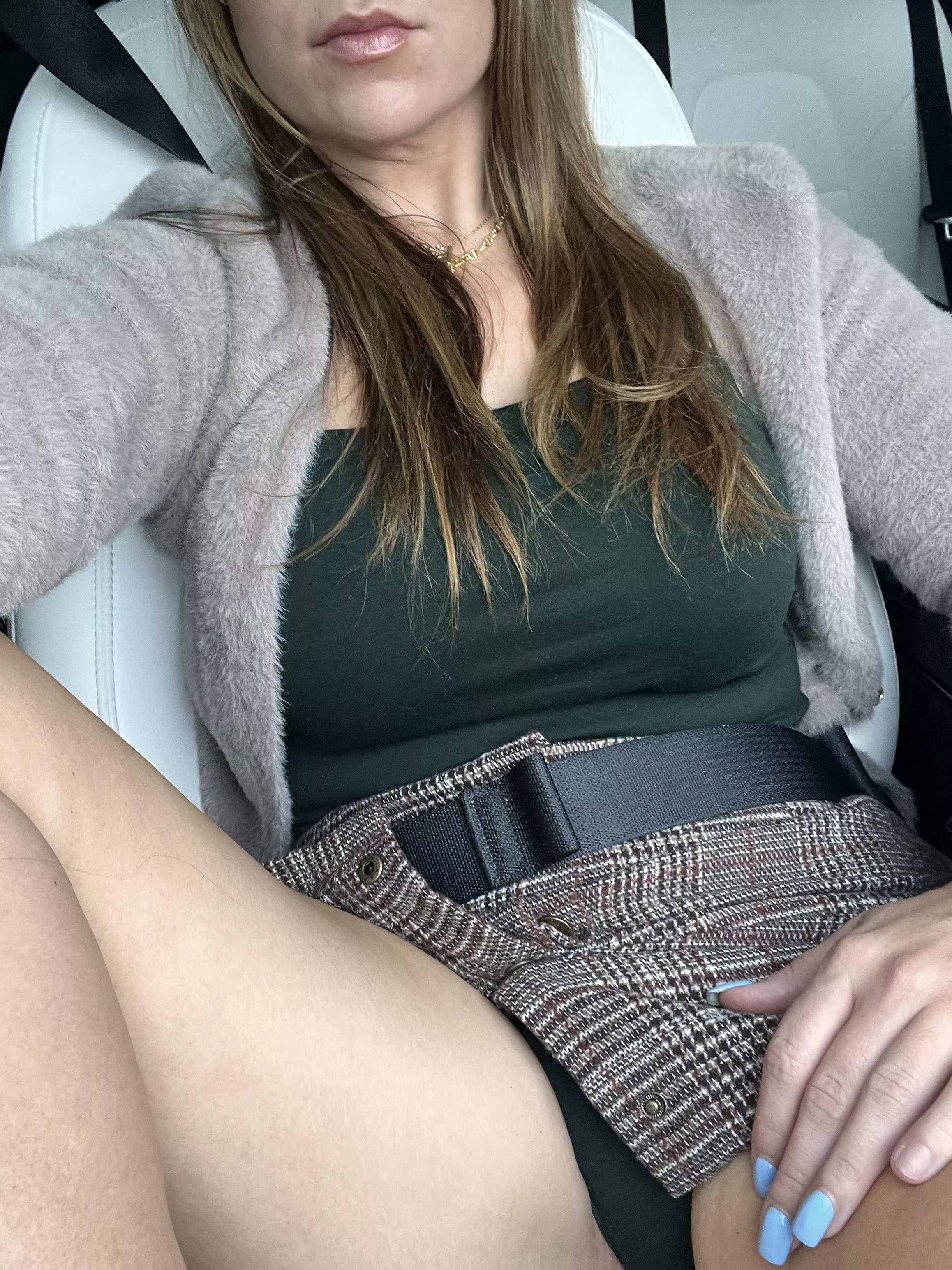 Don’t look at my skirt… posted by annie3344-3