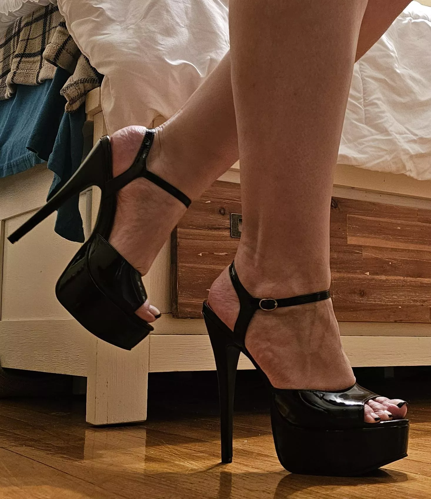 Happy Hump Day ✨️ posted by HeeL0ver