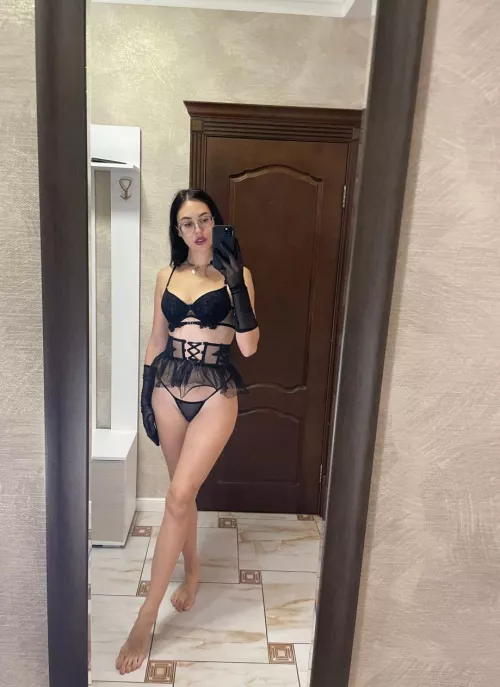 I love teasing men with my feet:) by Mhehsc