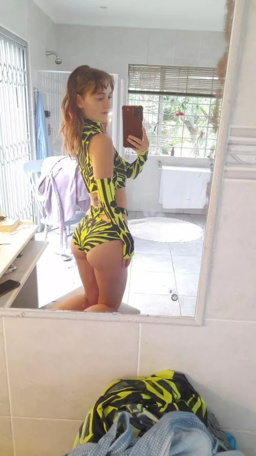 im just chilling on the toilet, wanna join babe F18 by TaulBaux