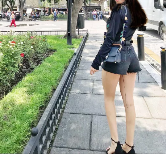 Just me walking around 🥰 (oc) f 28  by soldaderyan