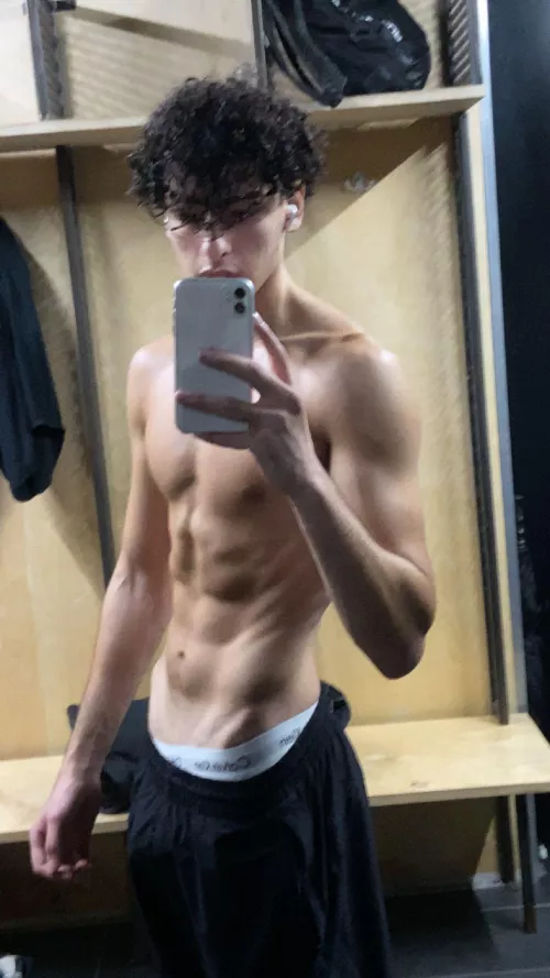 M 21 looking for smooth and fit dm me for snap by Adam61812737