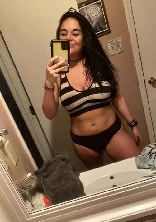 my body makes me feel like a rockstar  by bangbangreign21