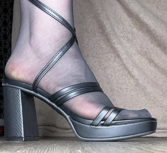 Nylons and heels  by selenasnow00