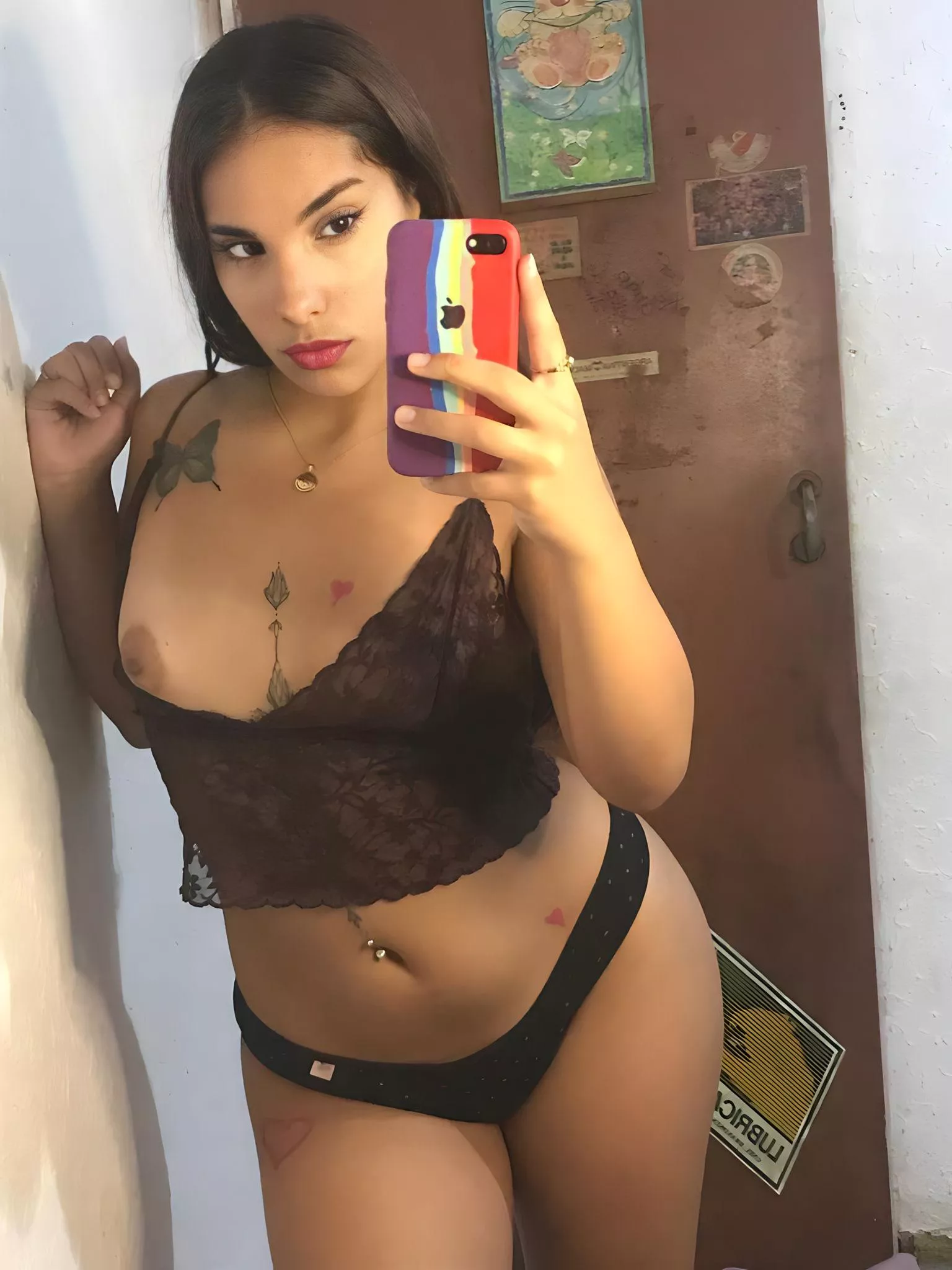 Petite boobie peeking posted by AidaAcostaAA